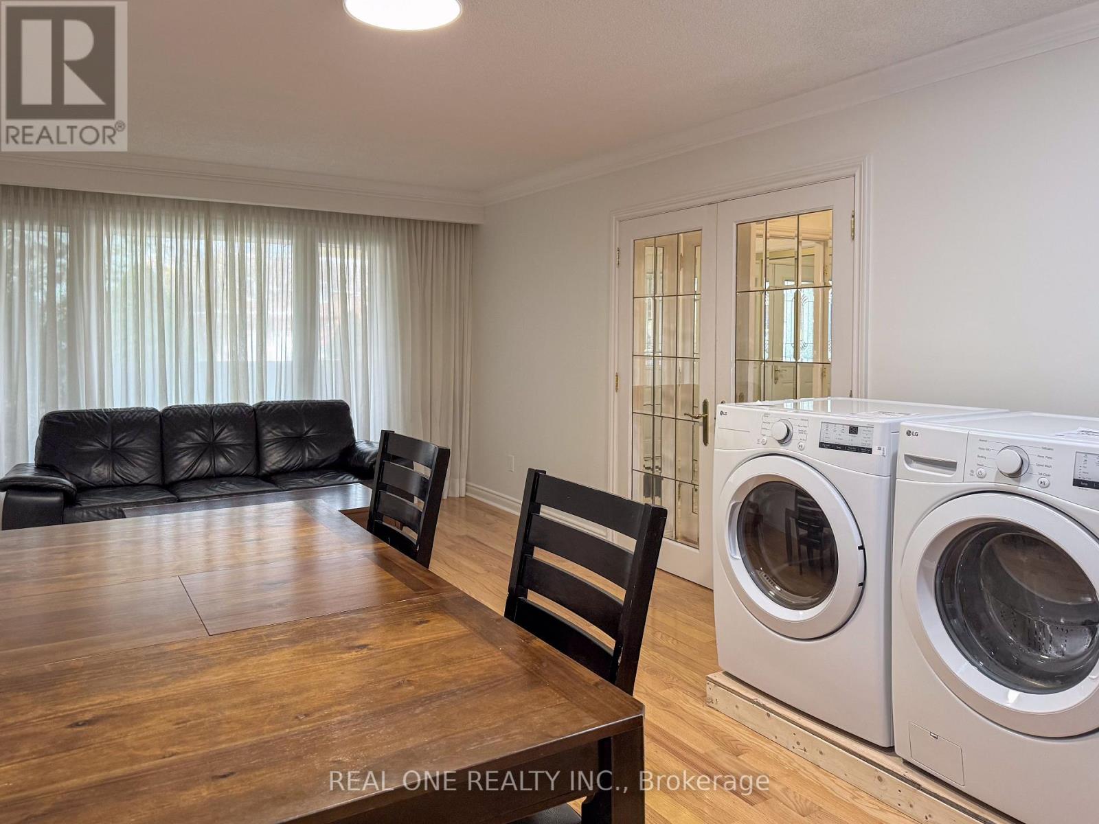 Unit 1 - 1759 Sherwood Forrest Circle, Mississauga, Ontario  L5K 2H7 - Photo 5 - W12689856