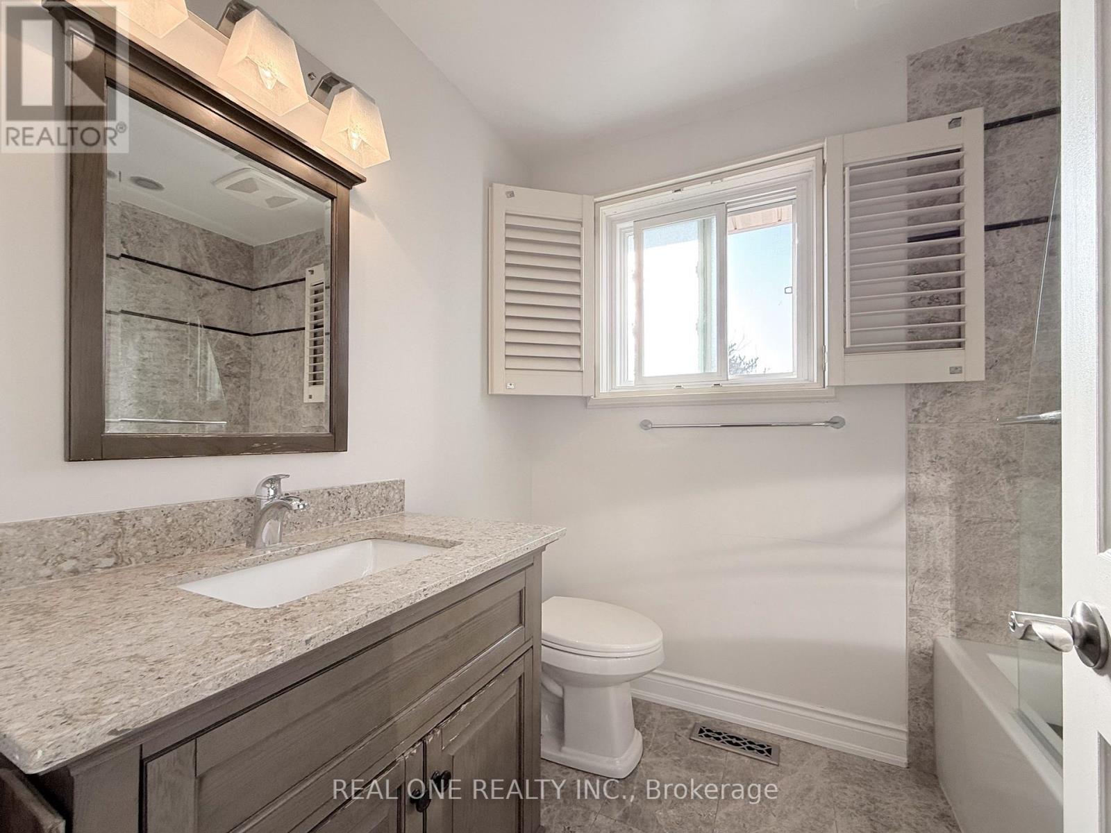 Unit 1 - 1759 Sherwood Forrest Circle, Mississauga, Ontario  L5K 2H7 - Photo 9 - W12689856