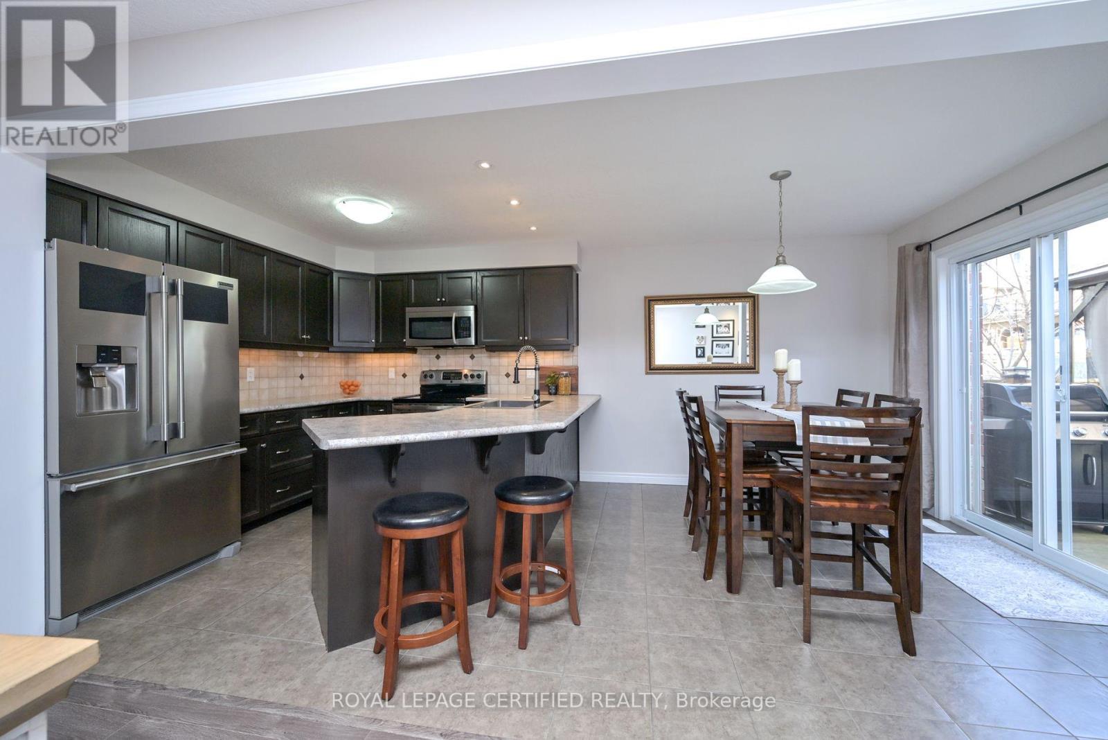 102 Oakes Crescent, Guelph, Ontario  N1E 0J5 - Photo 11 - X12689842