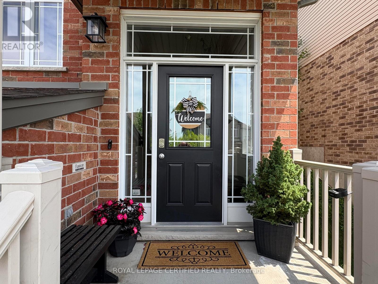 102 Oakes Crescent, Guelph, Ontario  N1E 0J5 - Photo 2 - X12689842