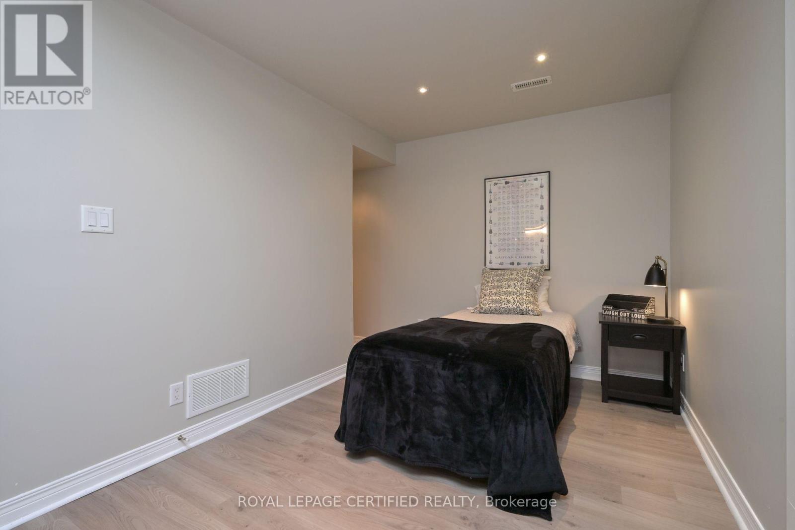 102 Oakes Crescent, Guelph, Ontario  N1E 0J5 - Photo 27 - X12689842