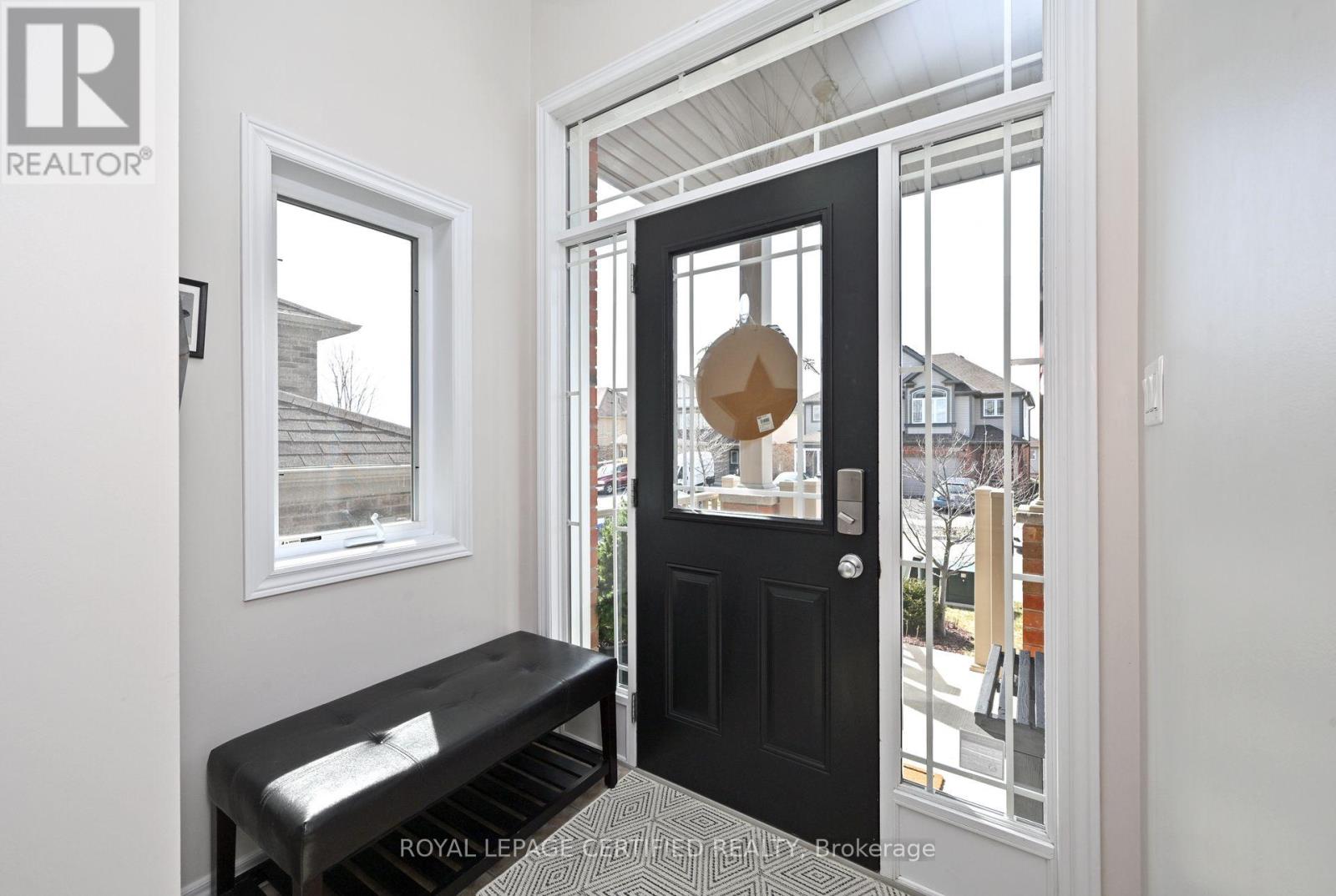 102 Oakes Crescent, Guelph, Ontario  N1E 0J5 - Photo 3 - X12689842