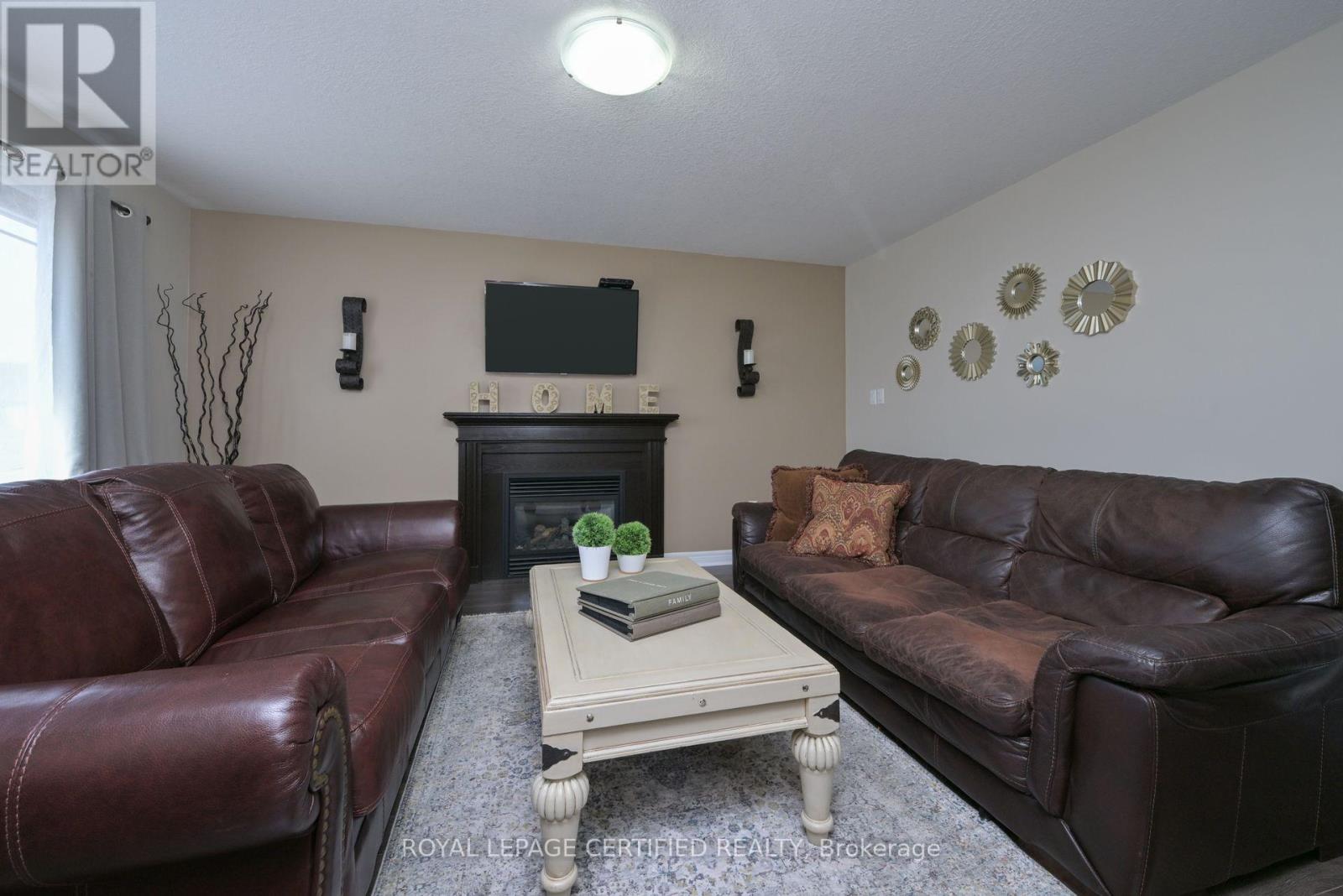 102 Oakes Crescent, Guelph, Ontario  N1E 0J5 - Photo 6 - X12689842