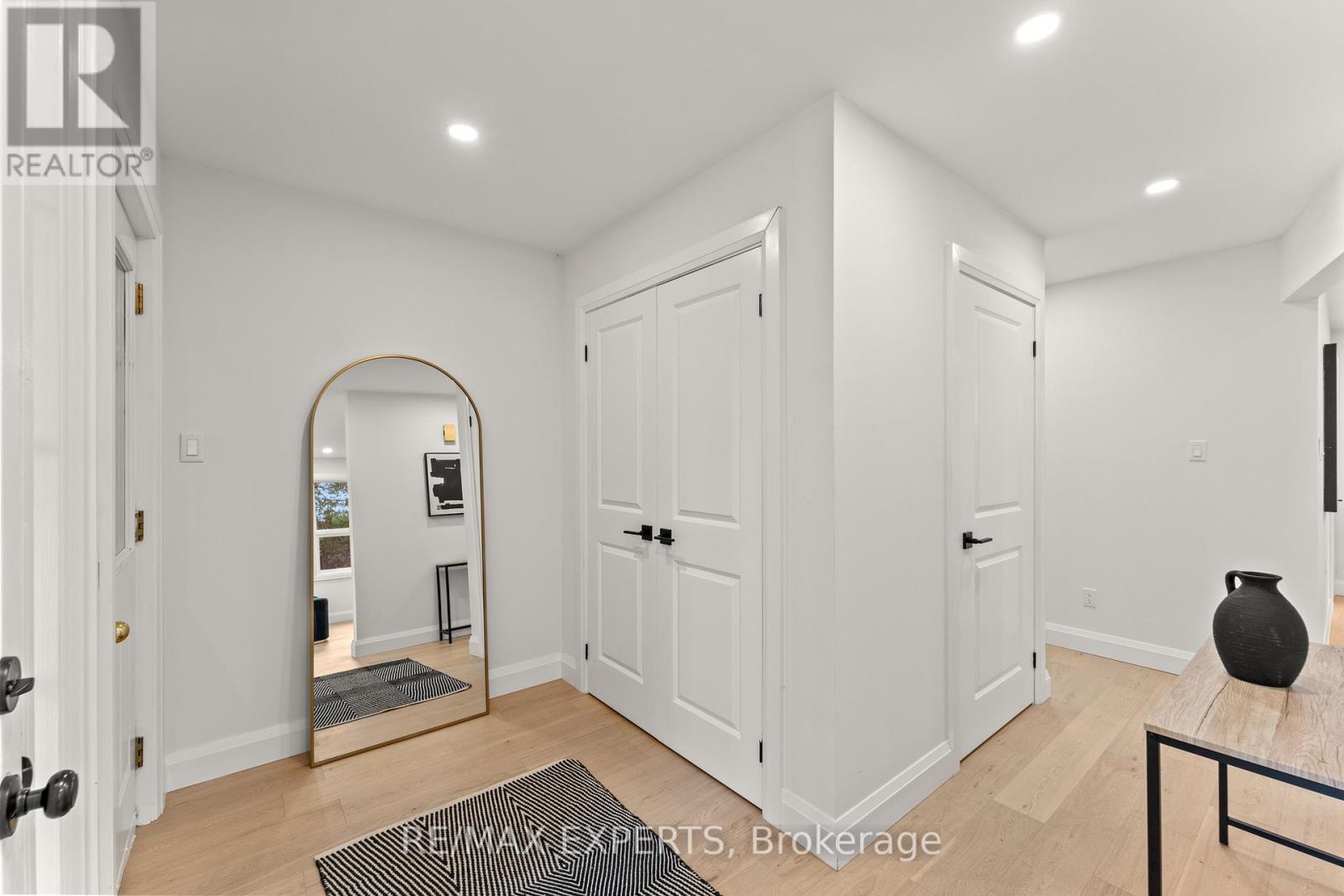 353 Walter Drive, Georgina, Ontario  L4P 3A8 - Photo 5 - N12689092