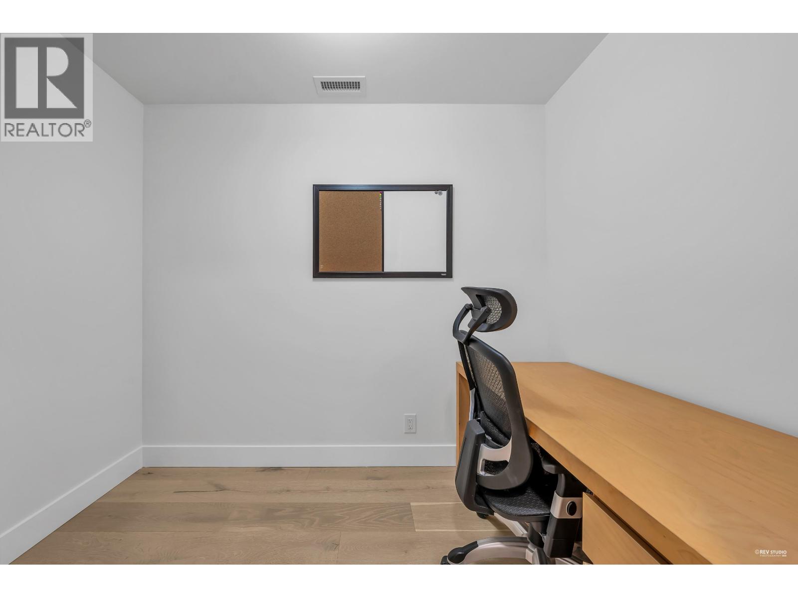 607 2780 Valley Centre Avenue, North Vancouver, British Columbia V7J 0C4 - Photo 8 - R3078671