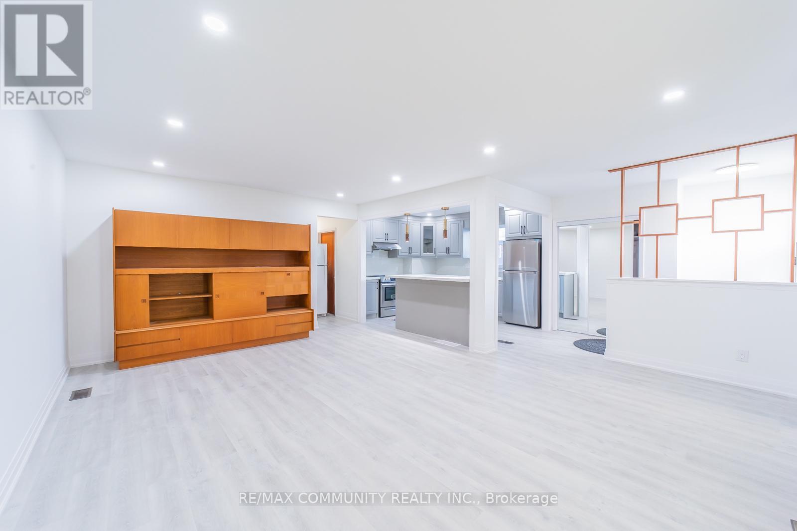 42 Aspendale Drive, Toronto, Ontario  M1P 4J6 - Photo 9 - E12689874