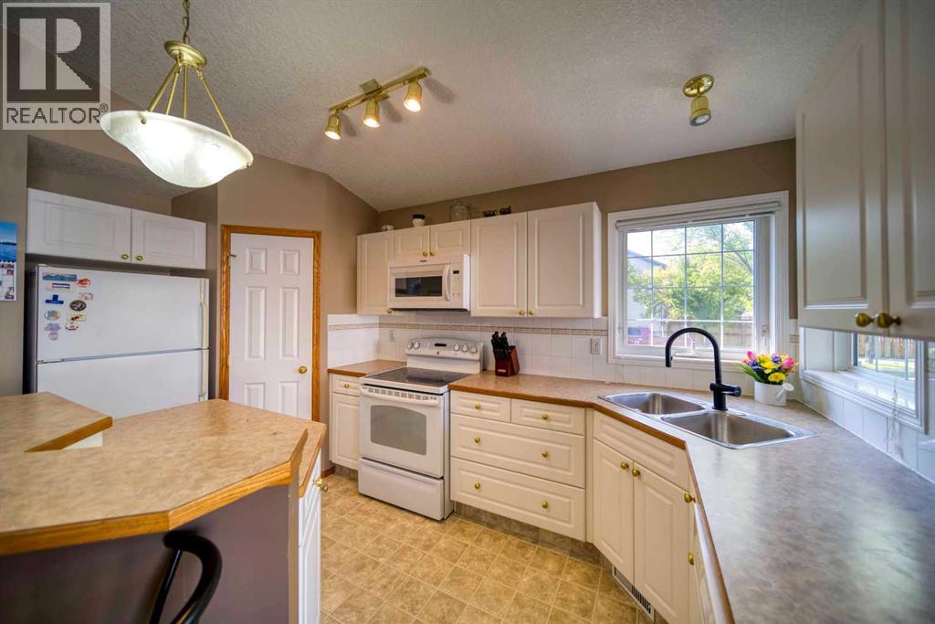 161 West Lakeview Drive, Chestermere, Alberta  T1X 1H7 - Photo 11 - A2257185