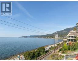 203 2190 ARGYLE AVENUE, West Vancouver, British Columbia