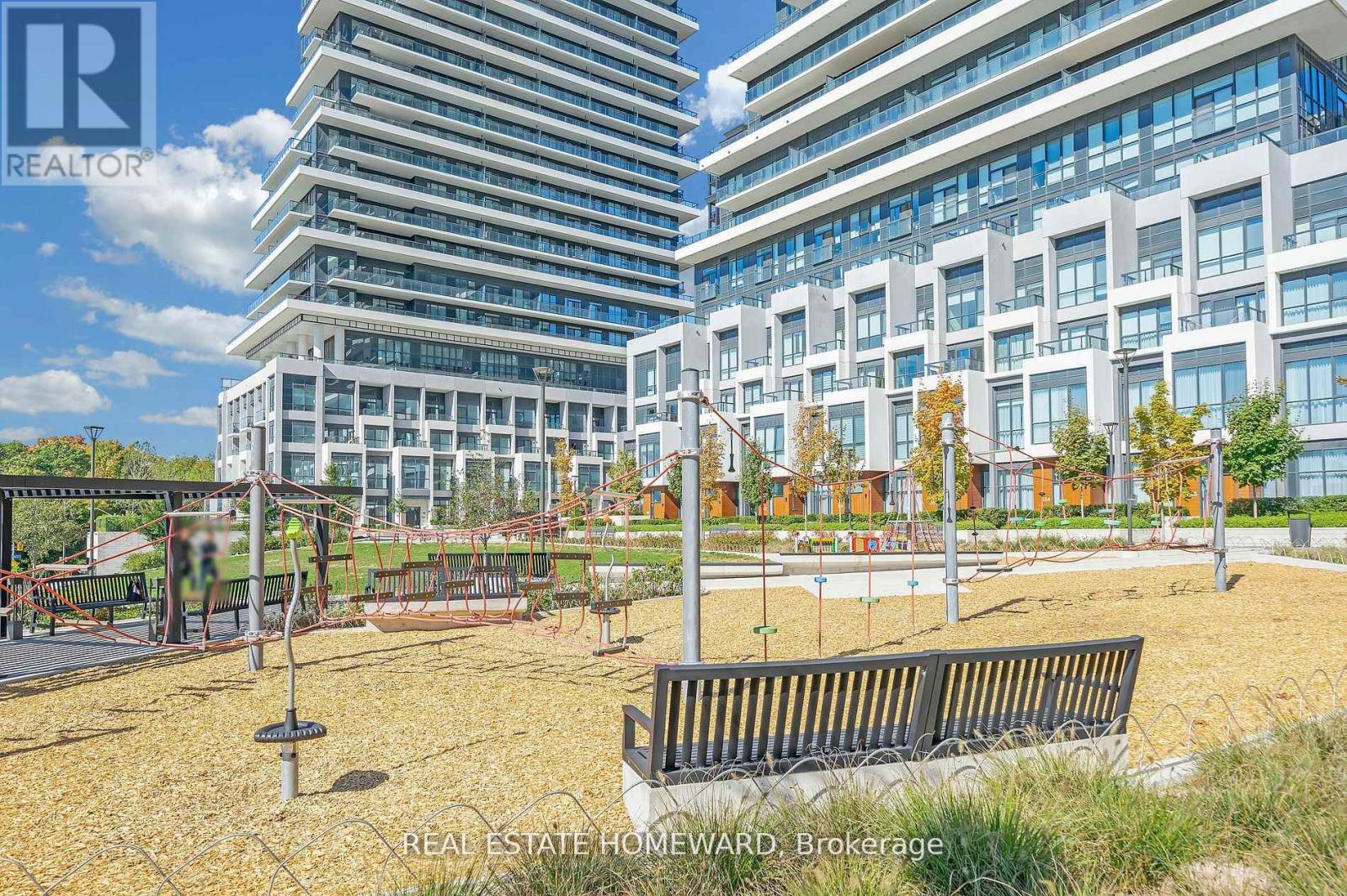 2039 - 20 Inn On The Park Drive, Toronto, Ontario  M3C 0P8 - Photo 2 - C12689908