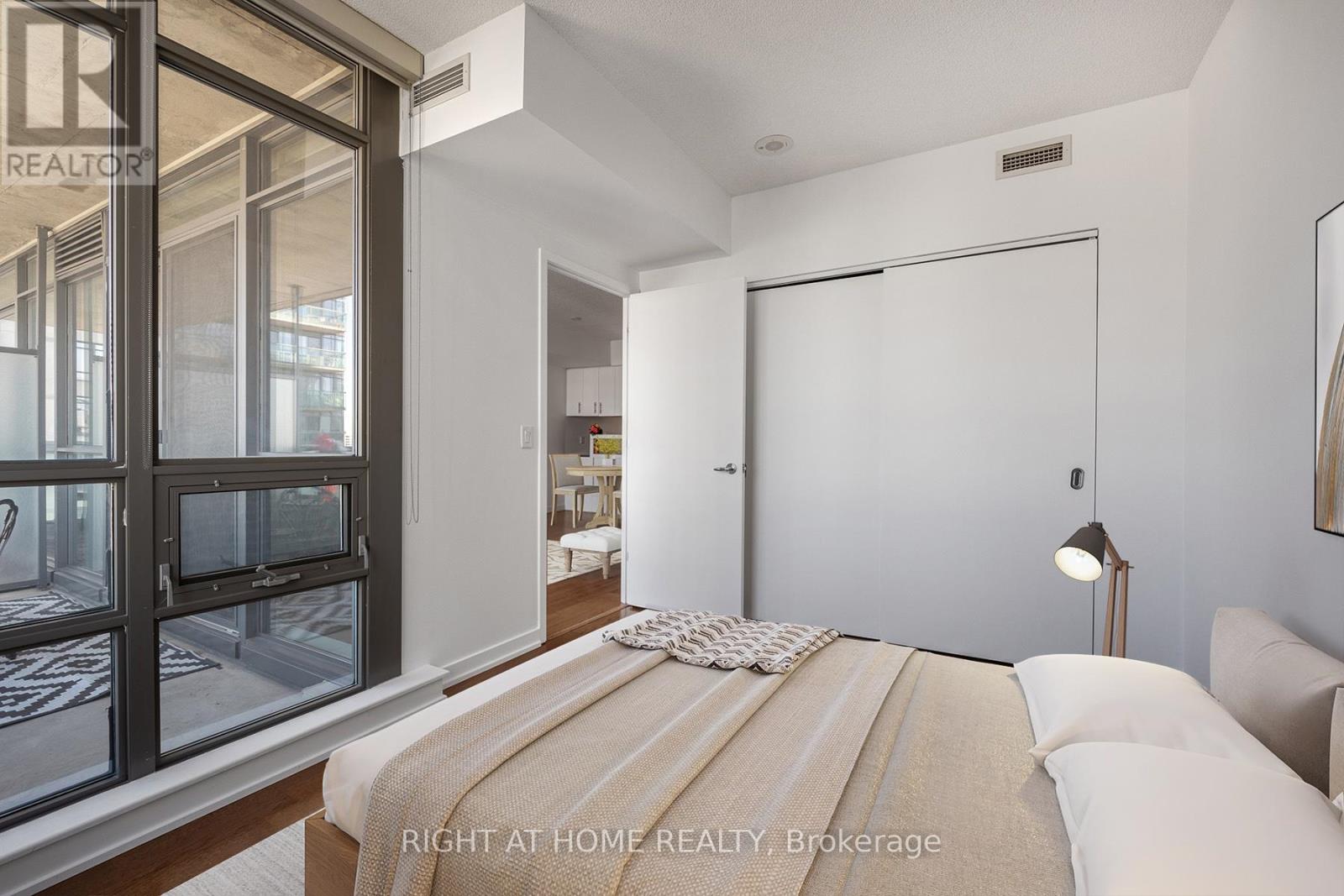 2104 - 281 Mutual Street, Toronto, Ontario  M4Y 3C4 - Photo 5 - C12689932