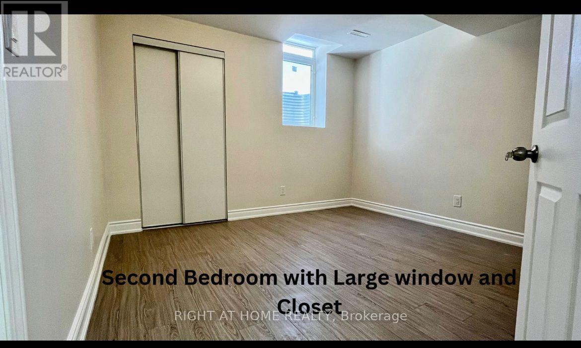 162 Kendall Drive, Milton, Ontario  L9T 0S3 - Photo 4 - W12689892