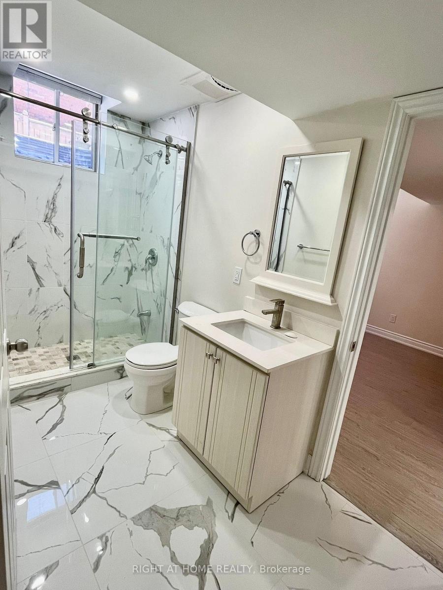 162 Kendall Drive, Milton, Ontario  L9T 0S3 - Photo 5 - W12689892