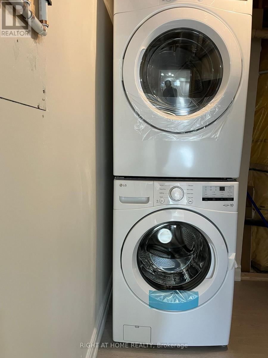 162 Kendall Drive, Milton, Ontario  L9T 0S3 - Photo 6 - W12689892