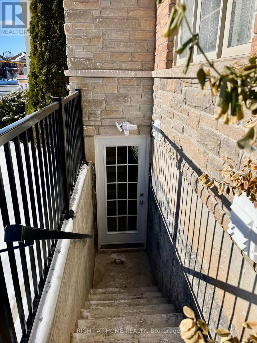 162 Kendall Drive, Milton, Ontario  L9T 0S3 - Photo 7 - W12689892