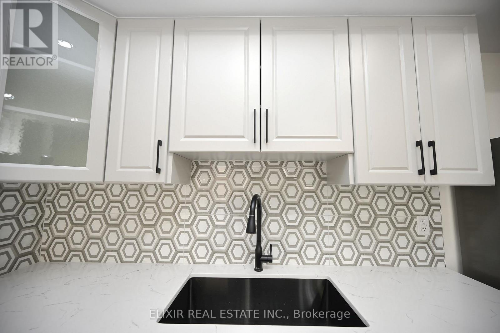 46 Mevira Gardens, Oakville, Ontario  L6H 0Z6 - Photo 12 - W12689906