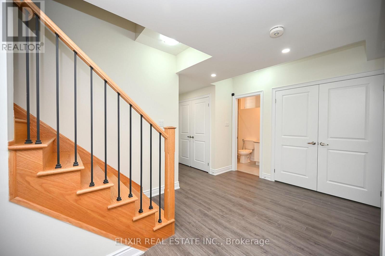 46 Mevira Gardens, Oakville, Ontario  L6H 0Z6 - Photo 13 - W12689906