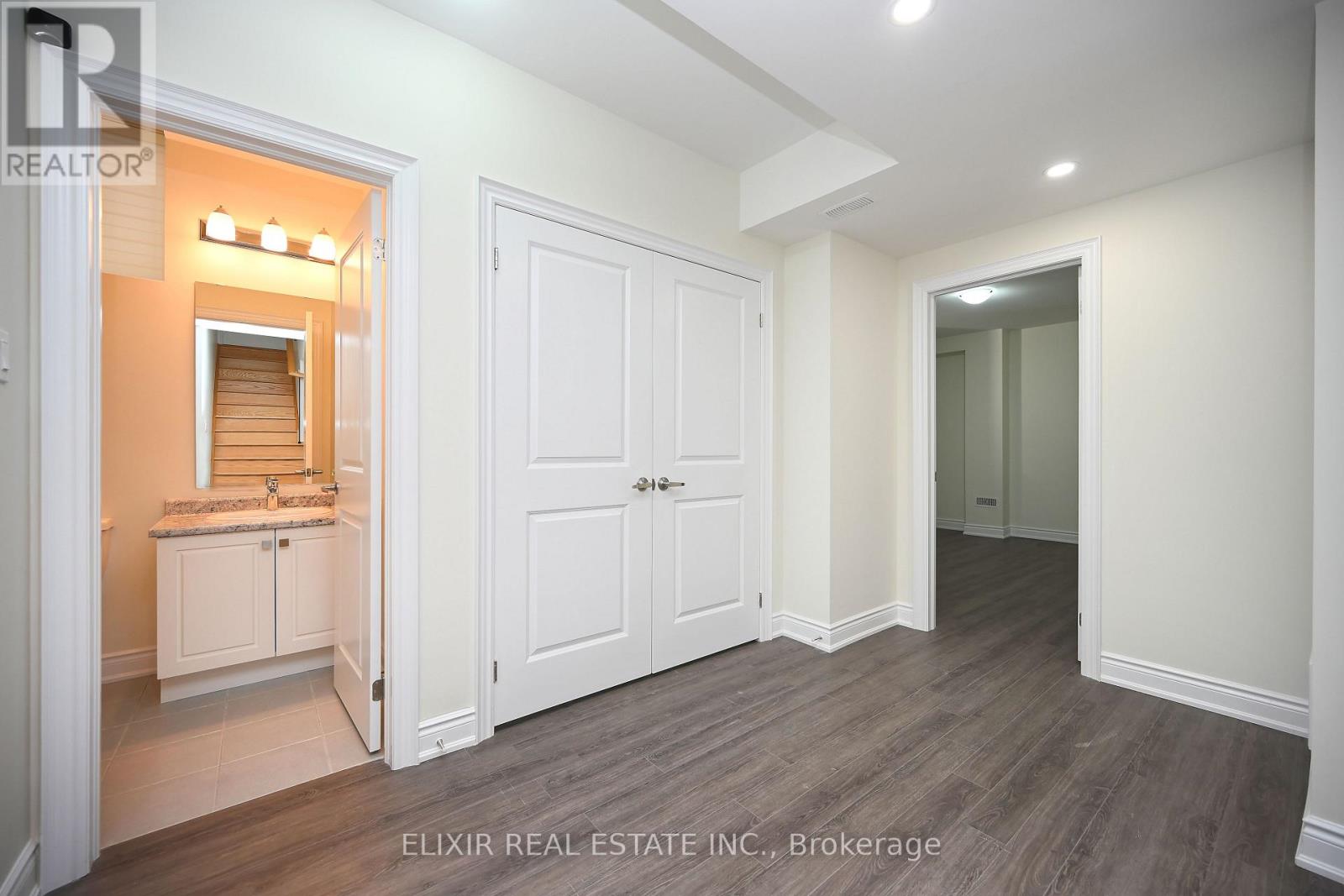 46 Mevira Gardens, Oakville, Ontario  L6H 0Z6 - Photo 21 - W12689906