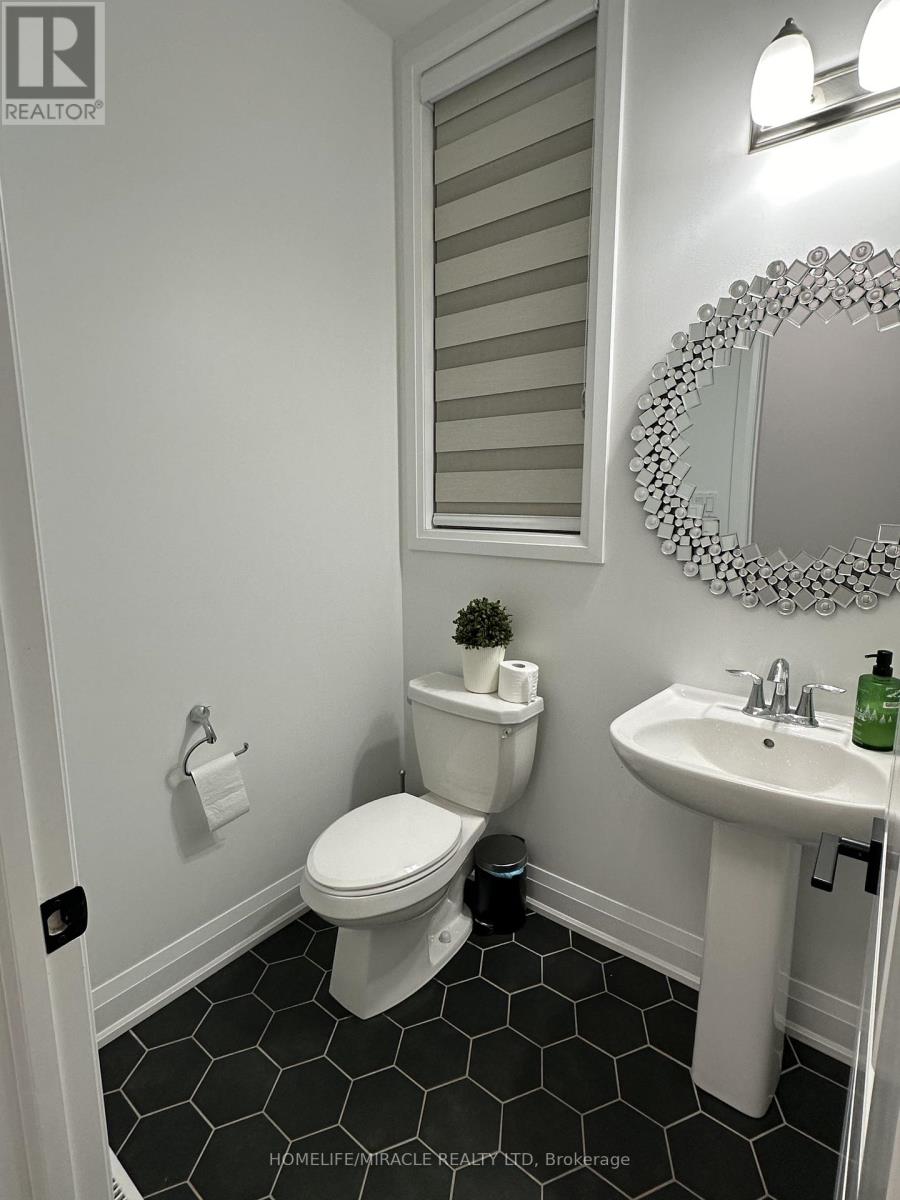 1416 Lynx Gardens, Oakville, Ontario  L6H 3W8 - Photo 16 - W12689924