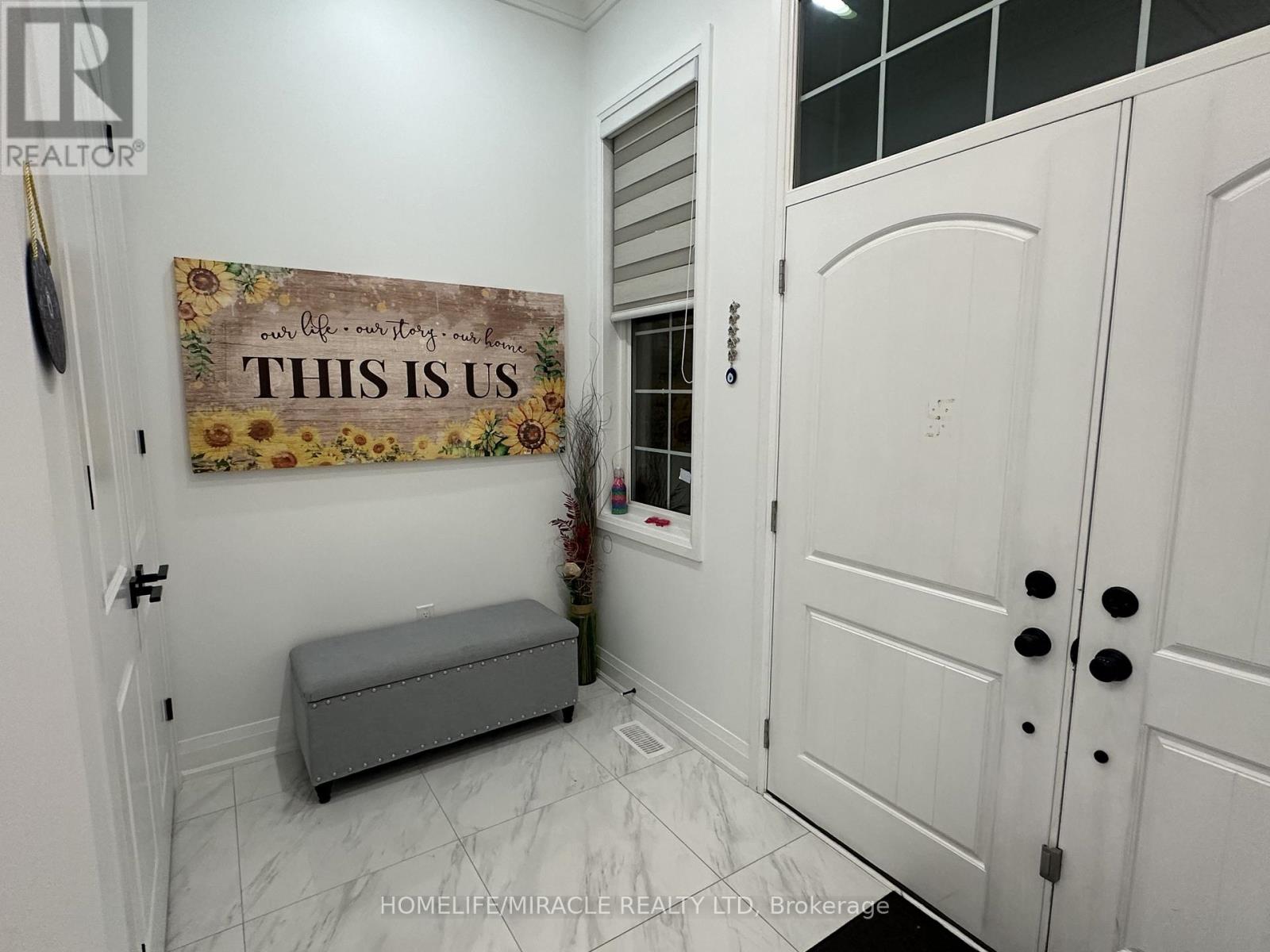 1416 Lynx Gardens, Oakville, Ontario  L6H 3W8 - Photo 2 - W12689924