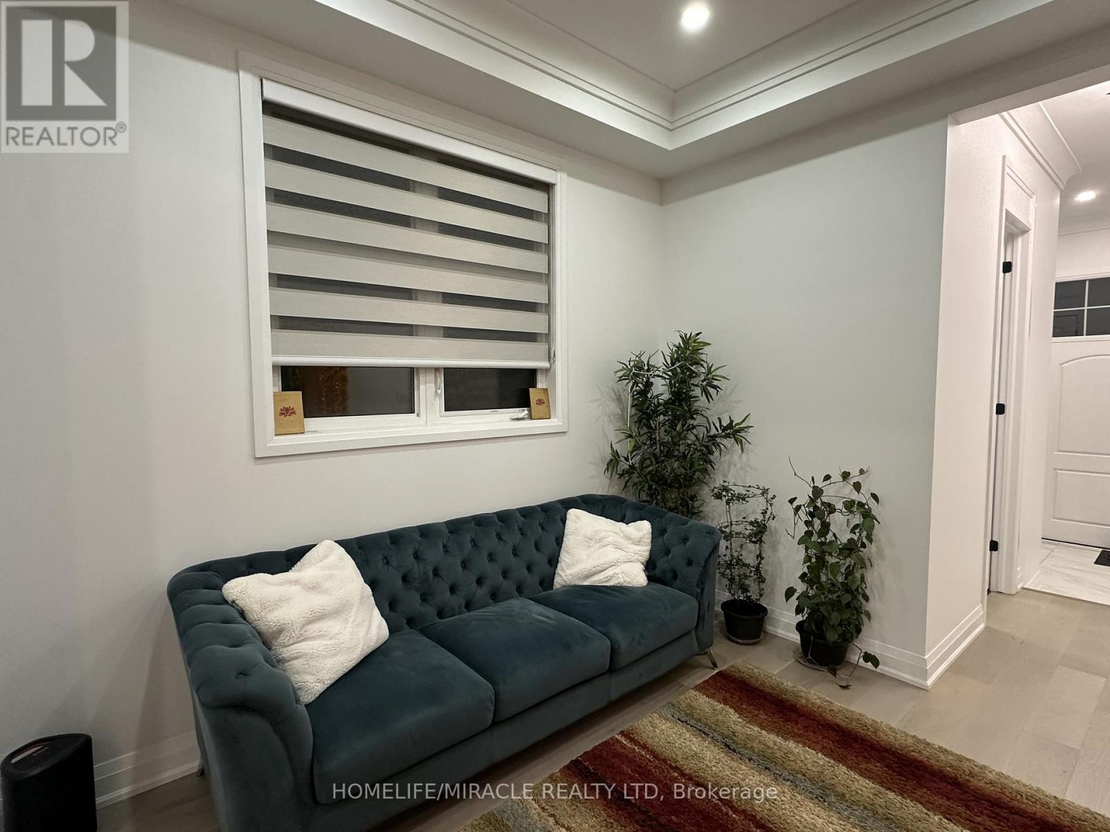 1416 Lynx Gardens, Oakville, Ontario  L6H 3W8 - Photo 3 - W12689924