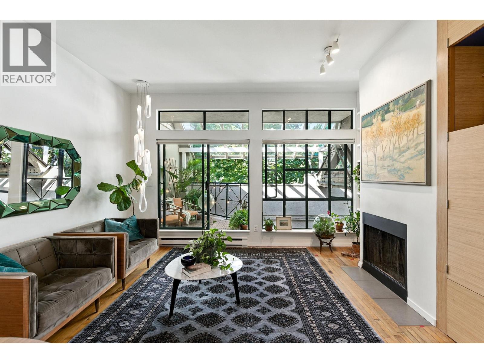 303 700 E PENDER STREET, Vancouver, British Columbia