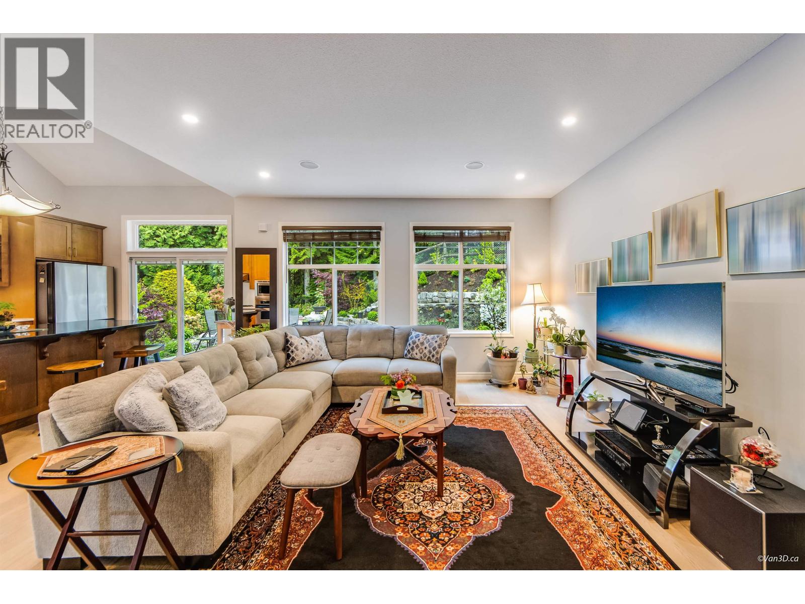 1701 Arbutus Place, Coquitlam, British Columbia  V3E 3K2 - Photo 3 - R3078818