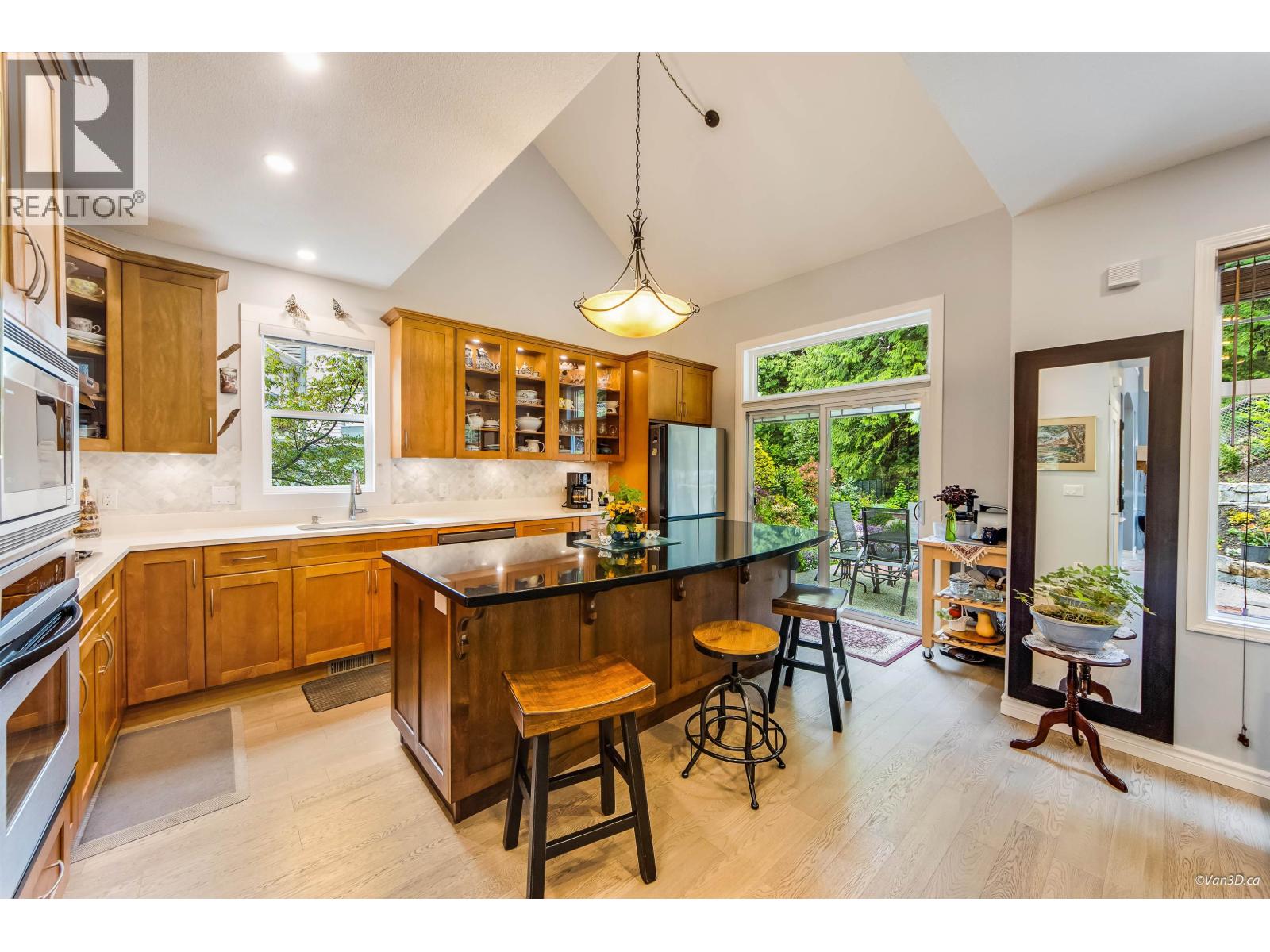 1701 Arbutus Place, Coquitlam, British Columbia  V3E 3K2 - Photo 6 - R3078818