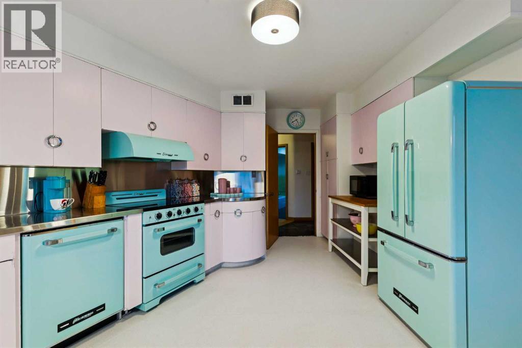 2307 Sunset Avenue Sw, Calgary, Alberta  T3C 2M9 - Photo 18 - A2277658