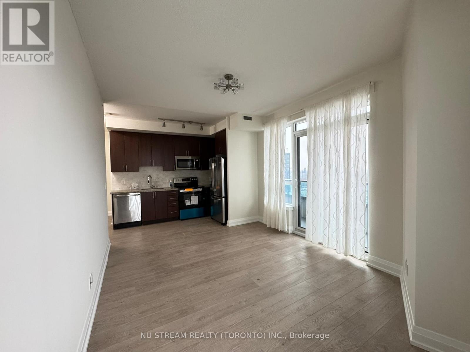 2525 - 7161 Yonge Street, Markham, Ontario  L3T 0C8 - Photo 5 - N12689954