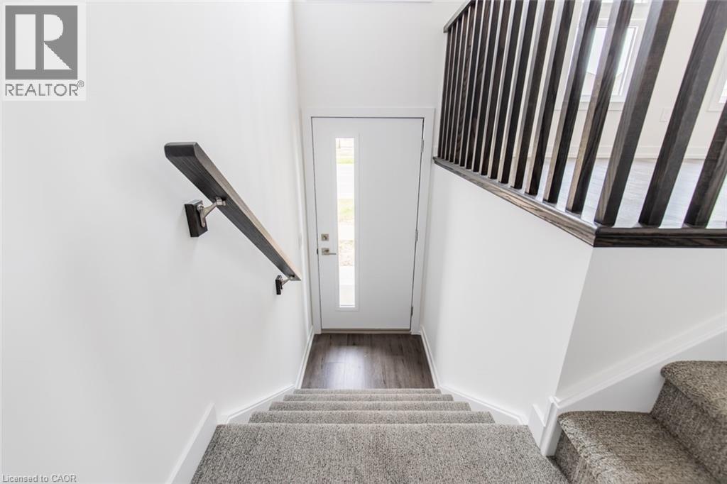 70 Kenesky Drive Unit# 7, Waterdown, Ontario  L8B 2A9 - Photo 2 - 40798070