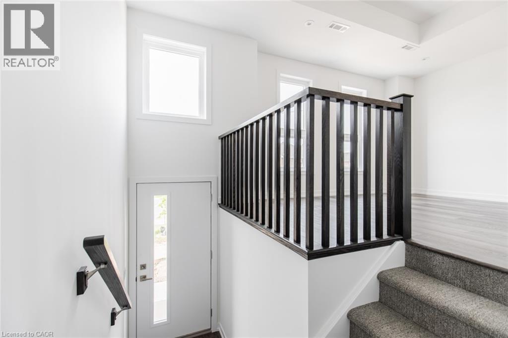 70 Kenesky Drive Unit# 7, Waterdown, Ontario  L8B 2A9 - Photo 3 - 40798070