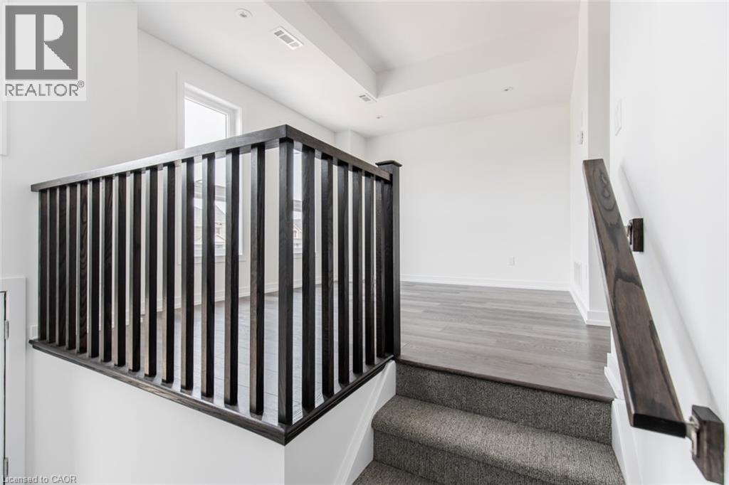 70 Kenesky Drive Unit# 7, Waterdown, Ontario  L8B 2A9 - Photo 4 - 40798070