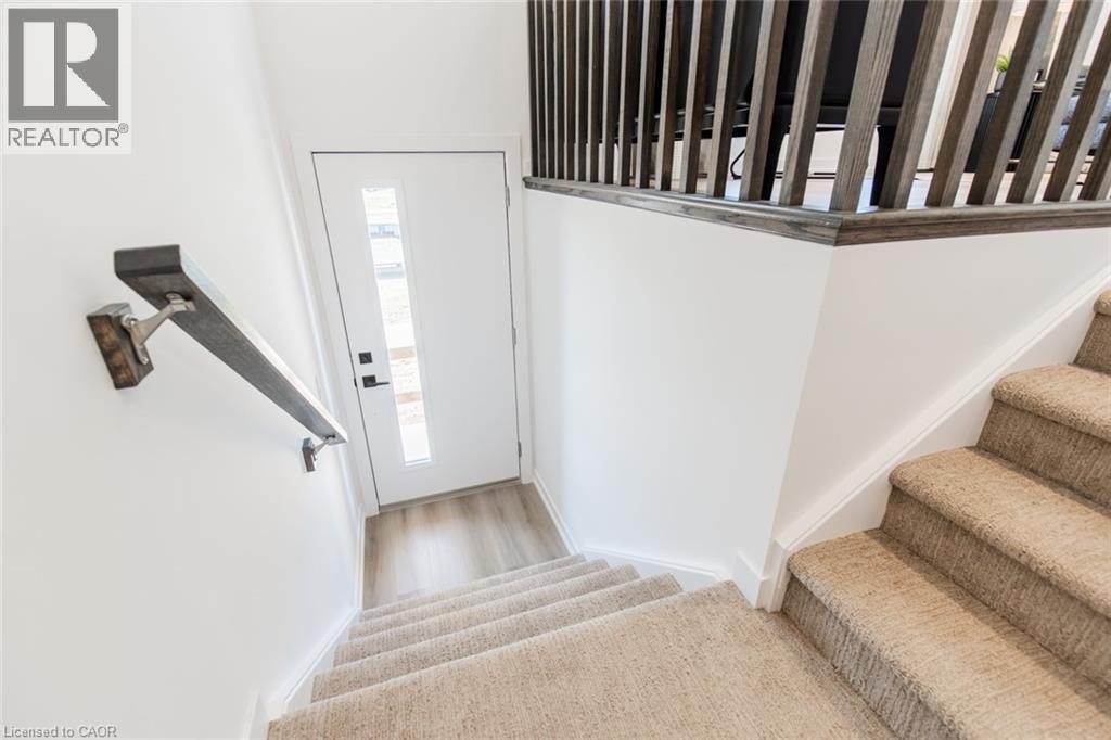 70 Kenesky Drive Unit# 18, Waterdown, Ontario  L8B 2A9 - Photo 2 - 40798066