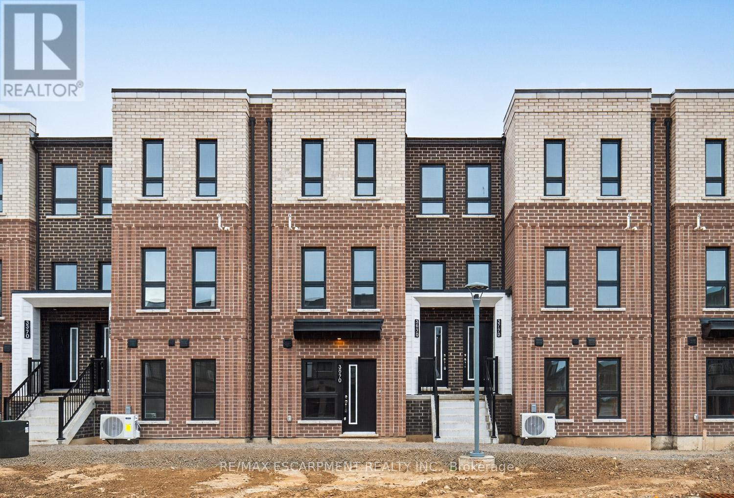 4 - 70 Kenesky Drive, Hamilton, Ontario  L8B 2A9 - Photo 1 - X12689992