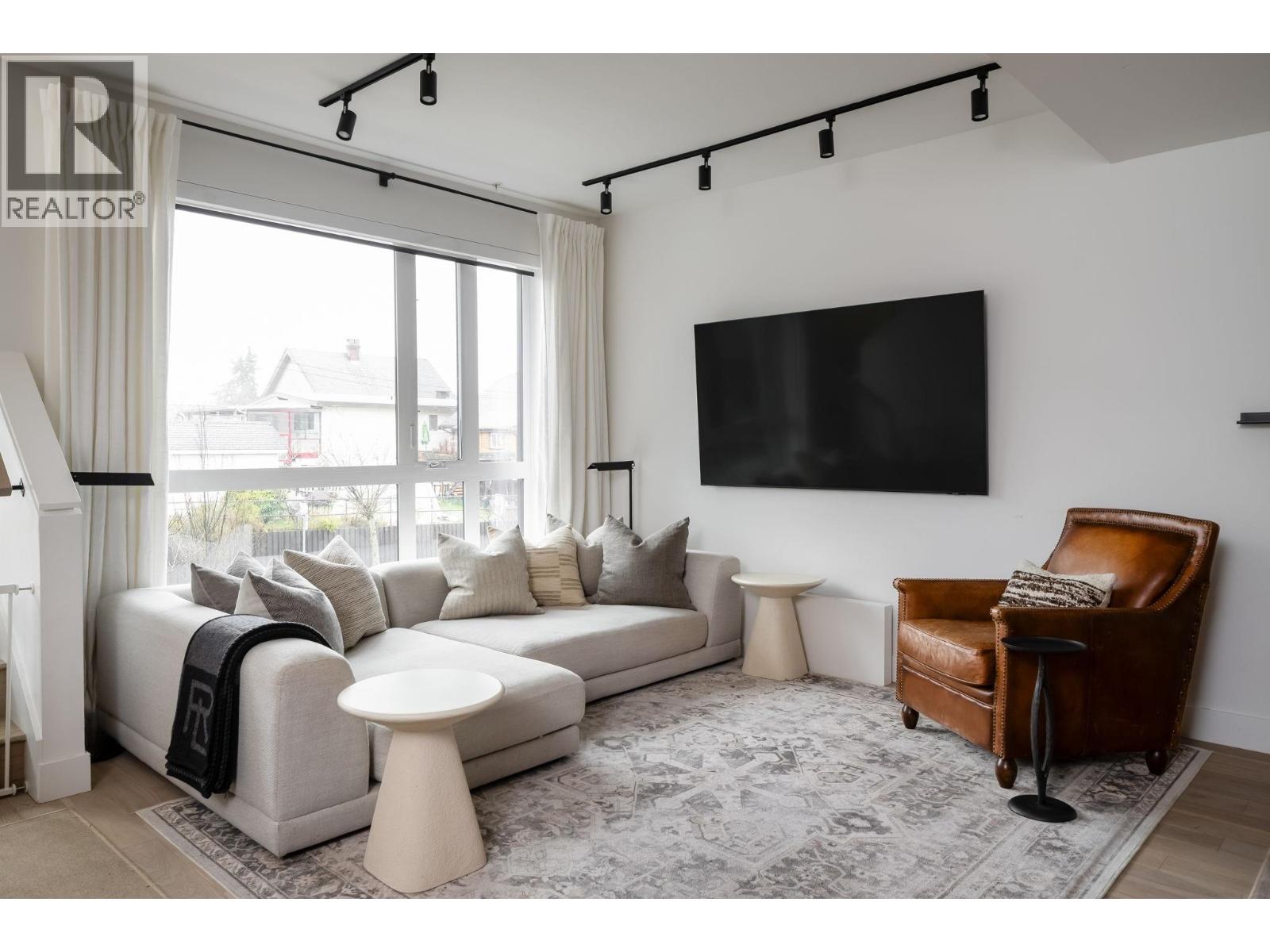 3914 Dumfries Street, Vancouver, British Columbia  V5N 0J1 - Photo 2 - R3078768