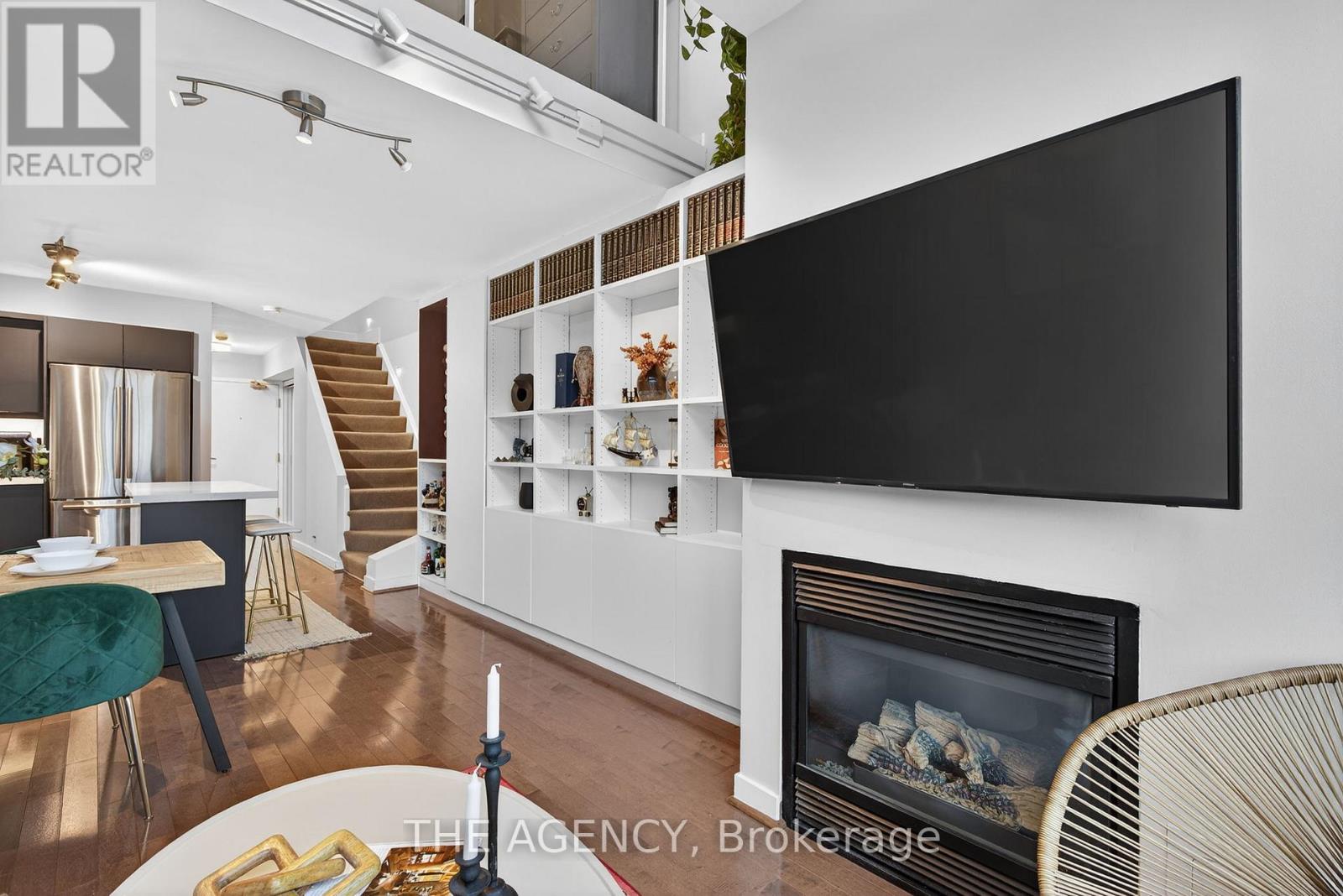 904 - 77 Lombard Street, Toronto, Ontario  M5C 3E1 - Photo 2 - C12690046