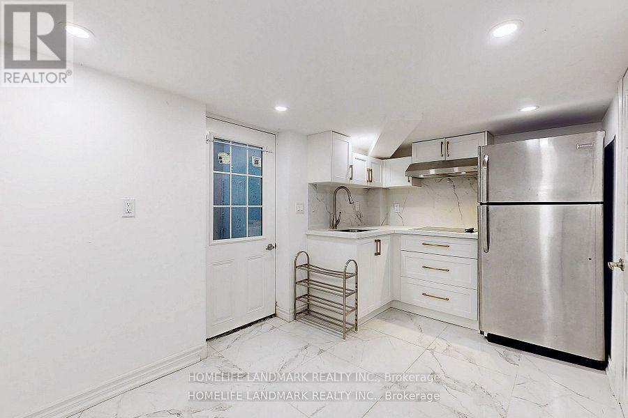 840 Davenport Road, Toronto, Ontario  M6G 2B6 - Photo 4 - C12690052