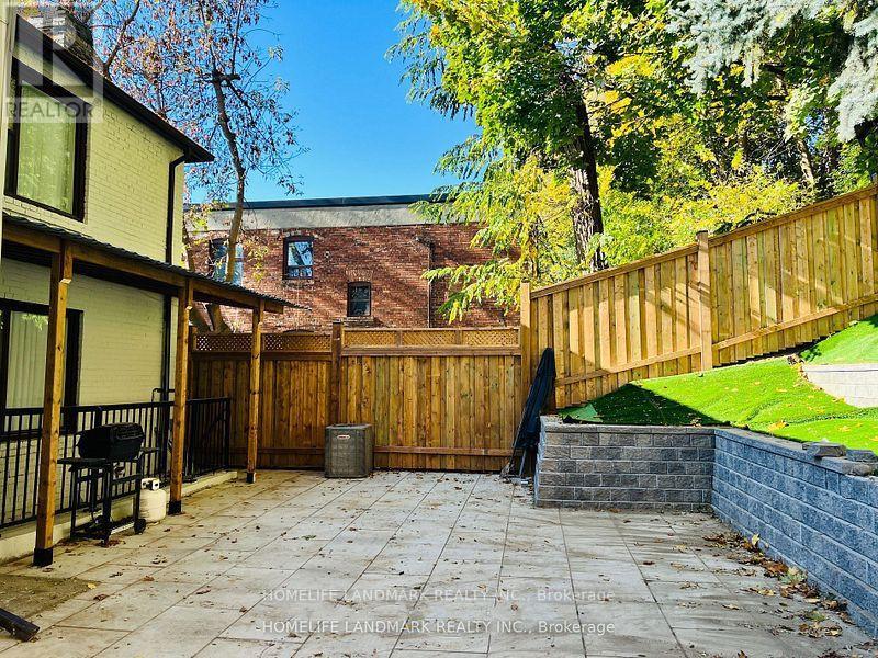 840 Davenport Road, Toronto, Ontario  M6G 2B6 - Photo 5 - C12690052