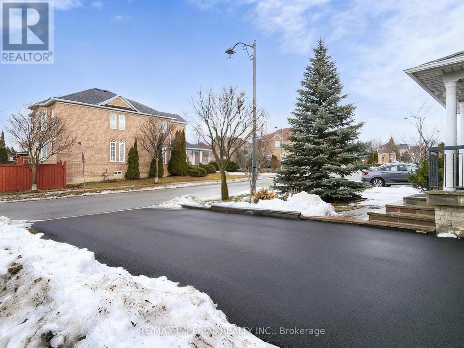 117 Montebello Avenue, Vaughan, Ontario  L4H 1T5 - Photo 2 - N12690020