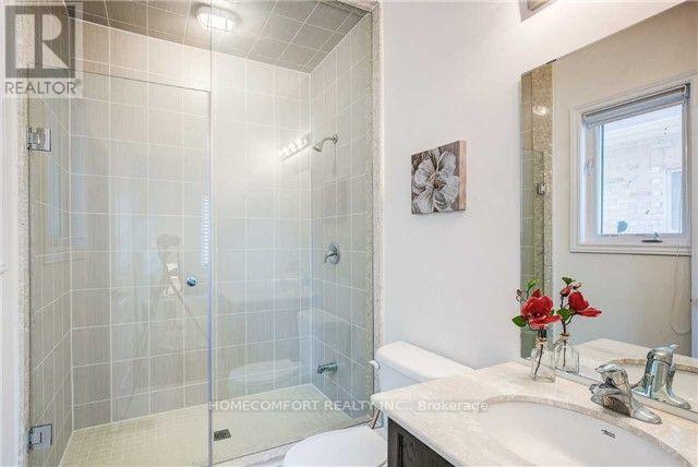 1129 Grainger Trail, Newmarket, Ontario  L3X 0G7 - Photo 11 - N12690022