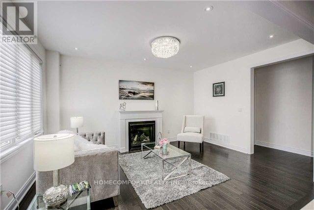 1129 Grainger Trail, Newmarket, Ontario  L3X 0G7 - Photo 7 - N12690022