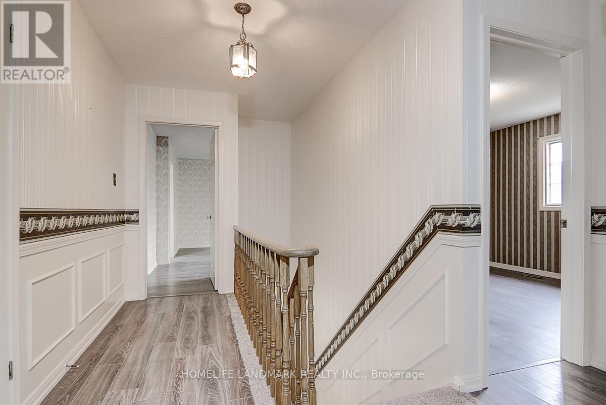 99 Burndean Court, Richmond Hill, Ontario  L4C 9W5 - Photo 14 - N12690050