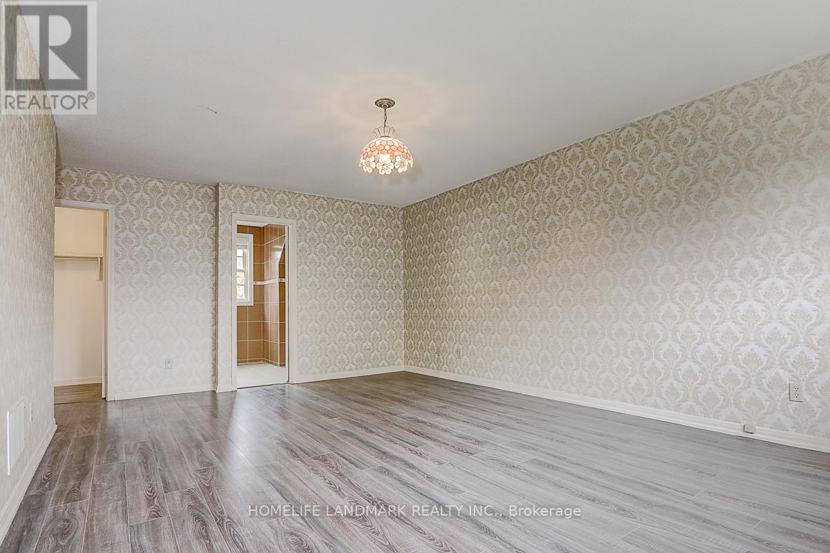 99 Burndean Court, Richmond Hill, Ontario  L4C 9W5 - Photo 16 - N12690050