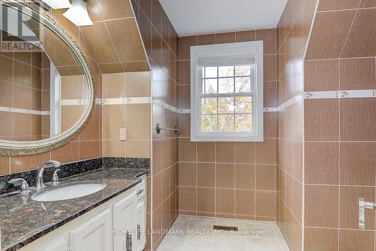 99 Burndean Court, Richmond Hill, Ontario  L4C 9W5 - Photo 17 - N12690050