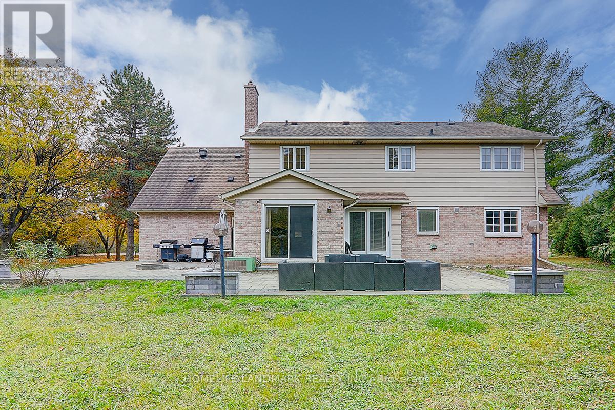 99 Burndean Court, Richmond Hill, Ontario  L4C 9W5 - Photo 4 - N12690050