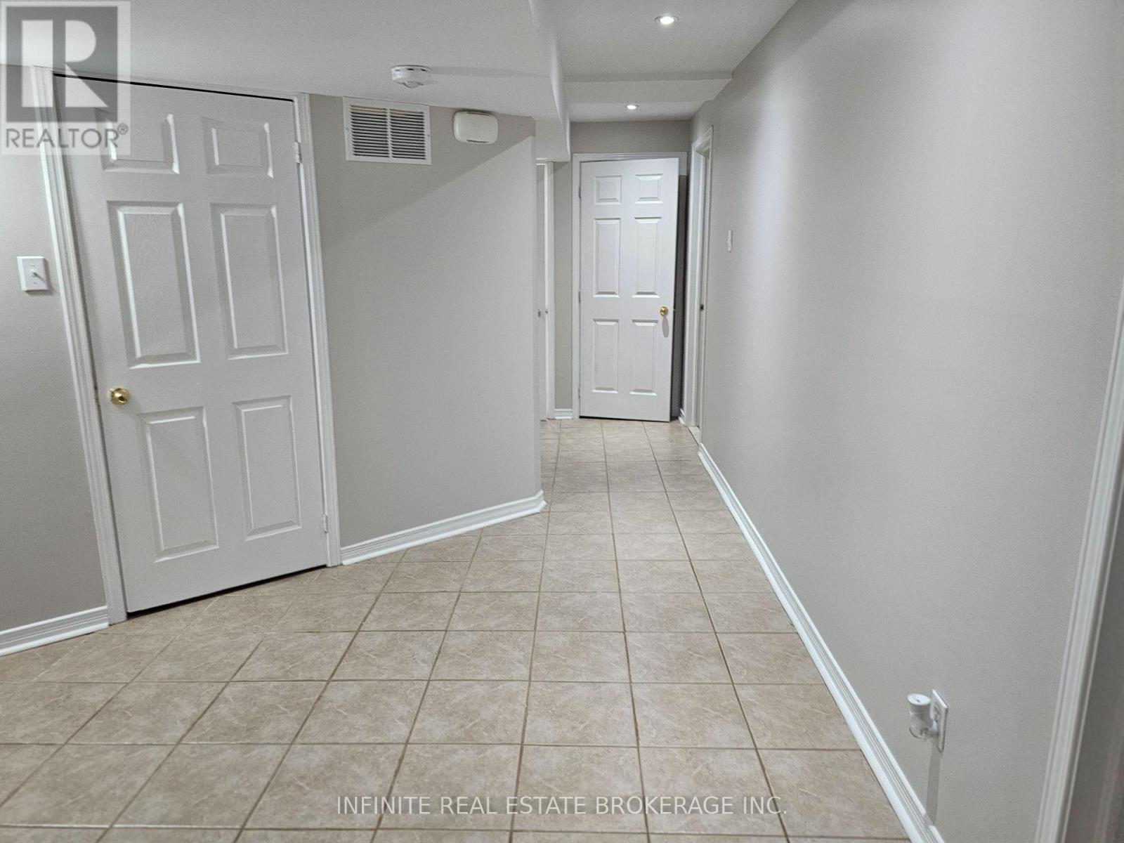 345 Queen Mary Drive, Brampton, Ontario  L7A 3S7 - Photo 4 - W12690010