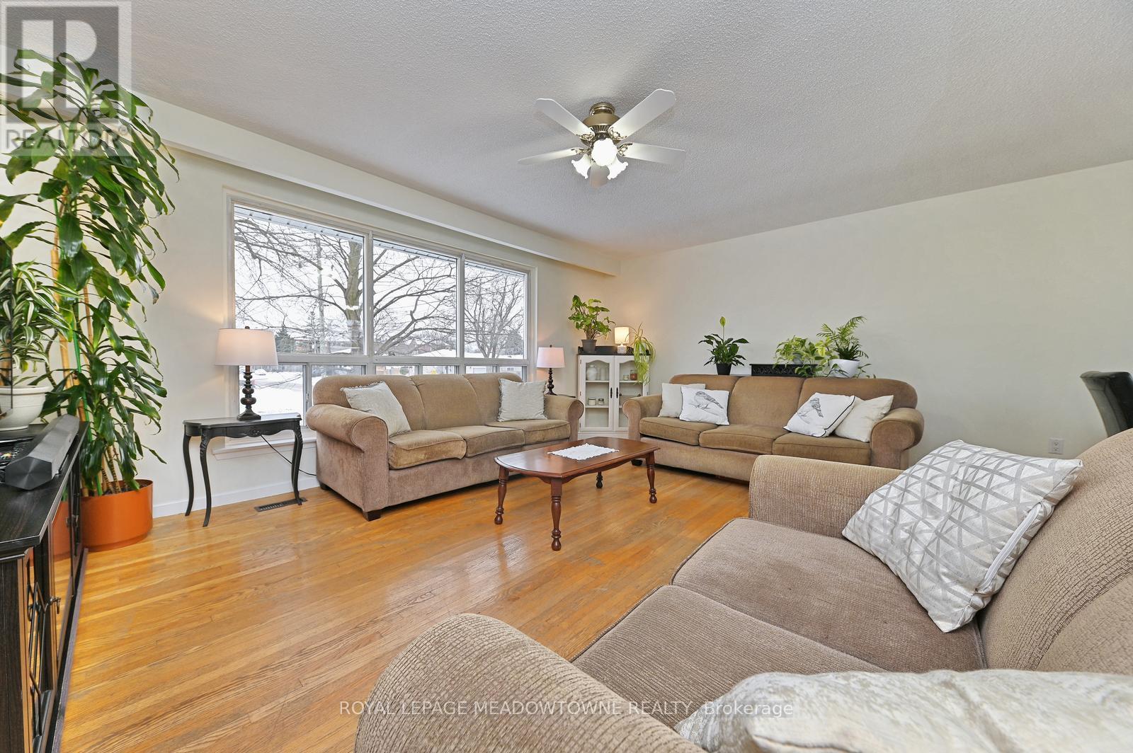 14 Moore Park Crescent, Halton Hills, Ontario  L7G 2T1 - Photo 10 - W12690042