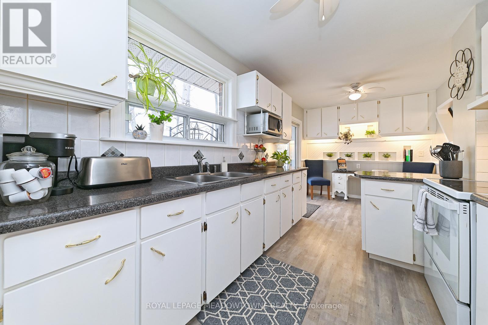 14 Moore Park Crescent, Halton Hills, Ontario  L7G 2T1 - Photo 13 - W12690042