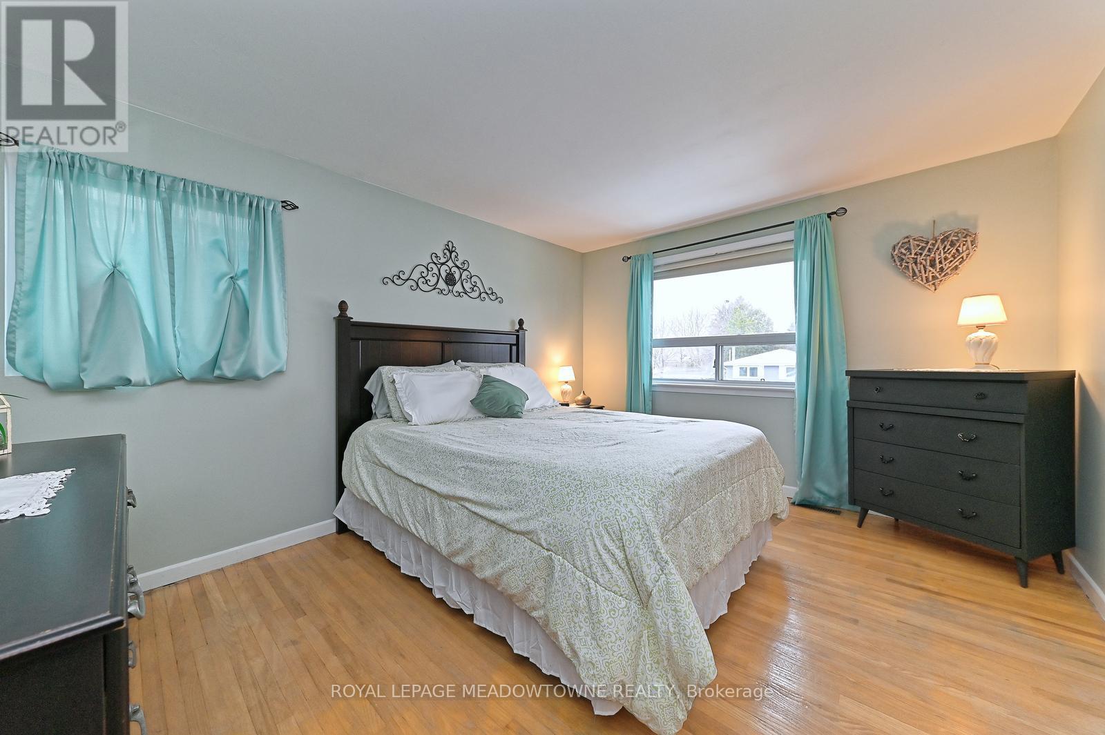 14 Moore Park Crescent, Halton Hills, Ontario  L7G 2T1 - Photo 18 - W12690042