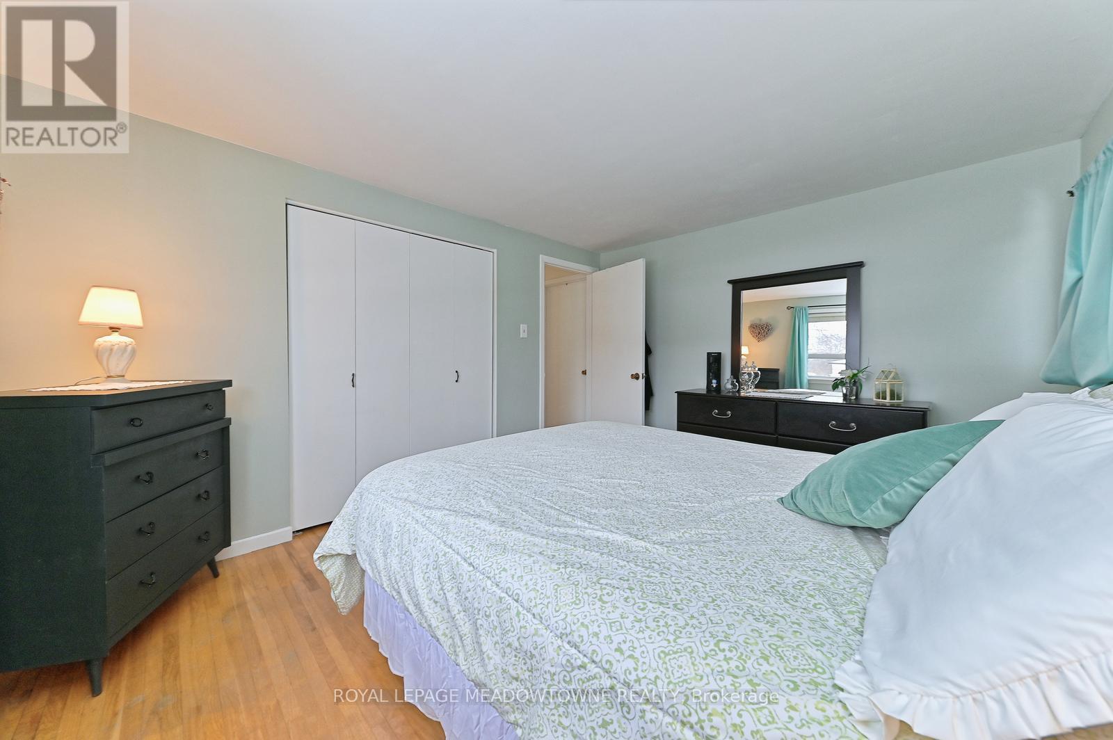 14 Moore Park Crescent, Halton Hills, Ontario  L7G 2T1 - Photo 19 - W12690042